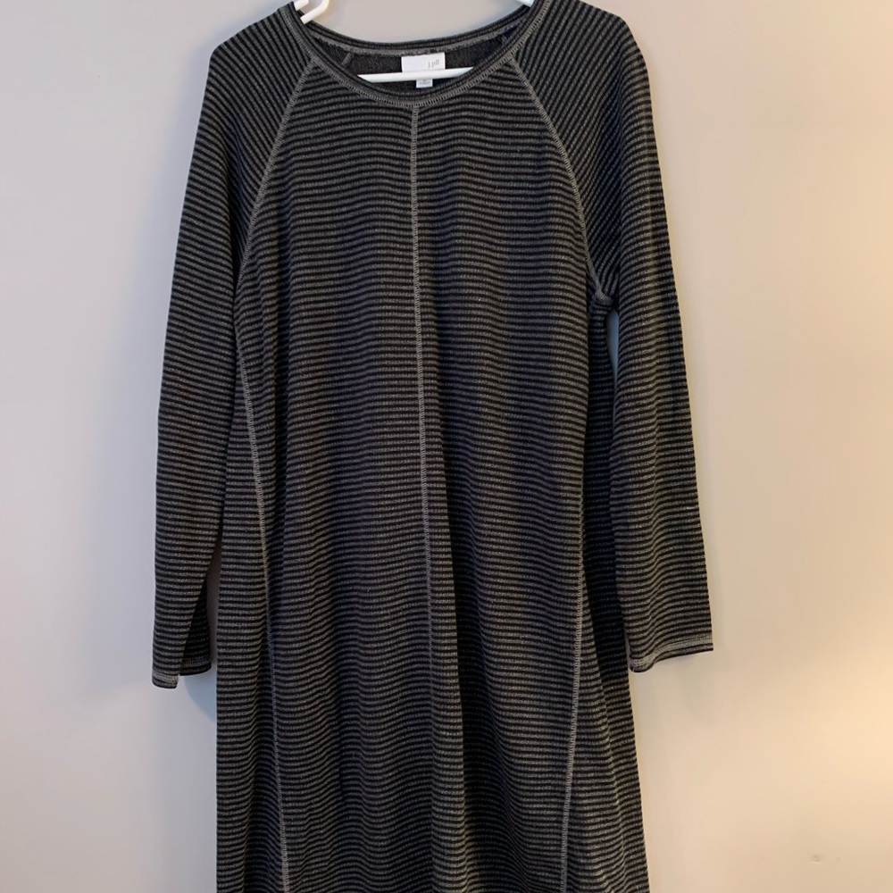 Long sleeve knit dress. Cotton and polyester.